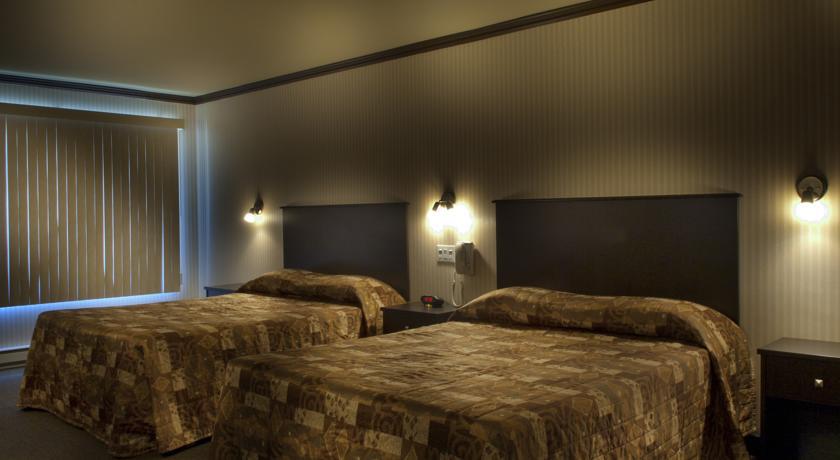 Ramada By Wyndham Laval Hotel Room photo