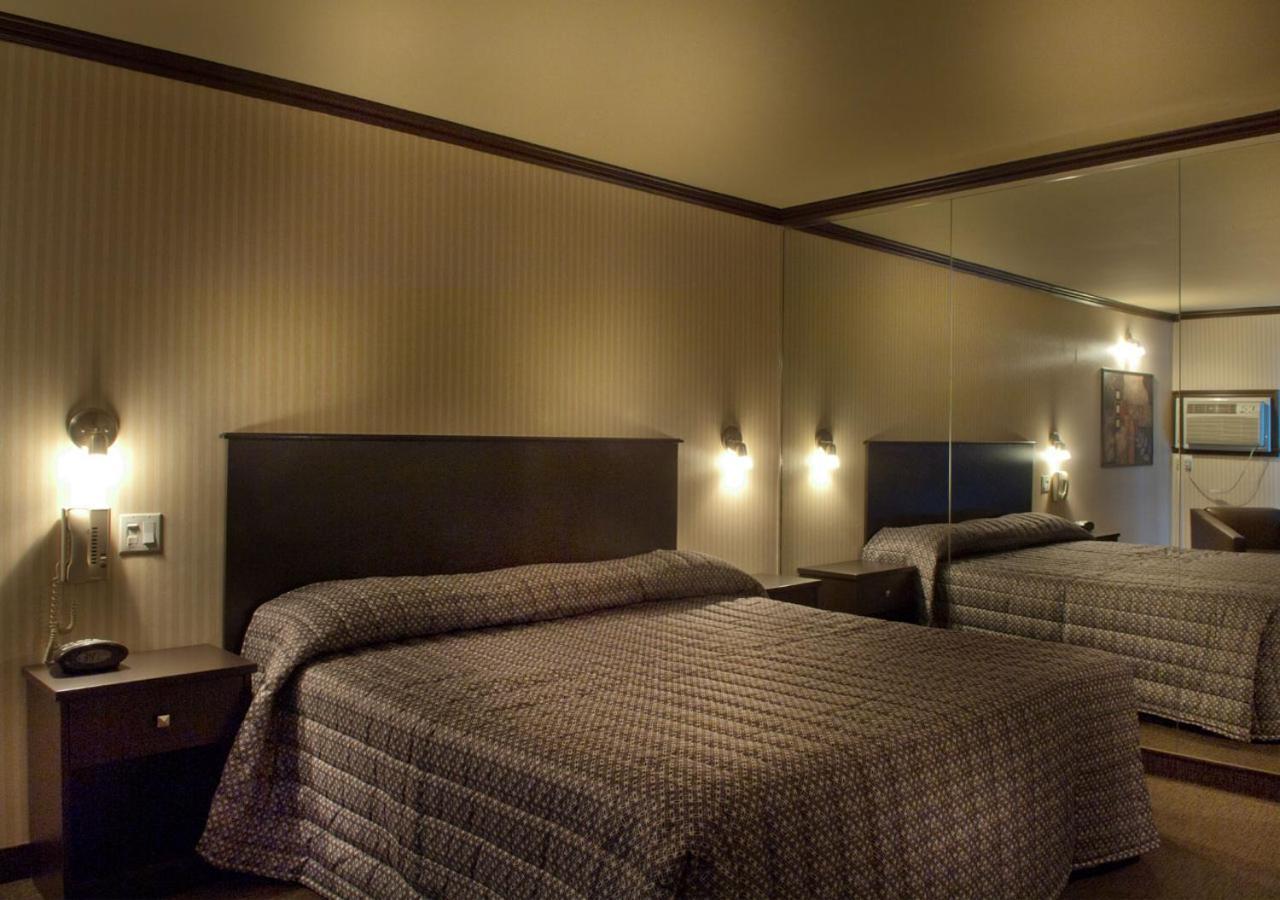 Ramada By Wyndham Laval Hotel Exterior photo