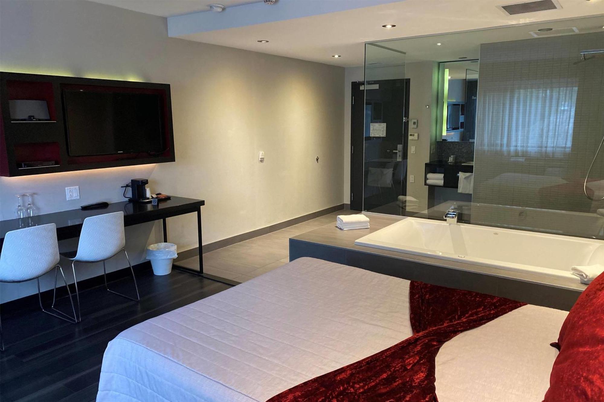 Ramada By Wyndham Laval Hotel Exterior photo