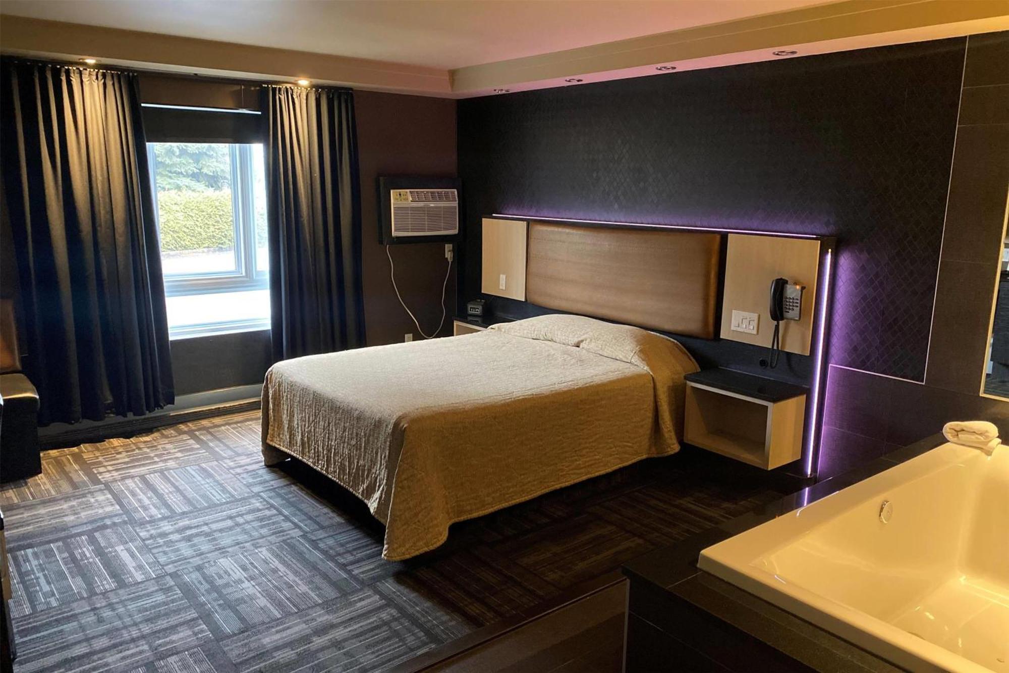 Ramada By Wyndham Laval Hotel Exterior photo