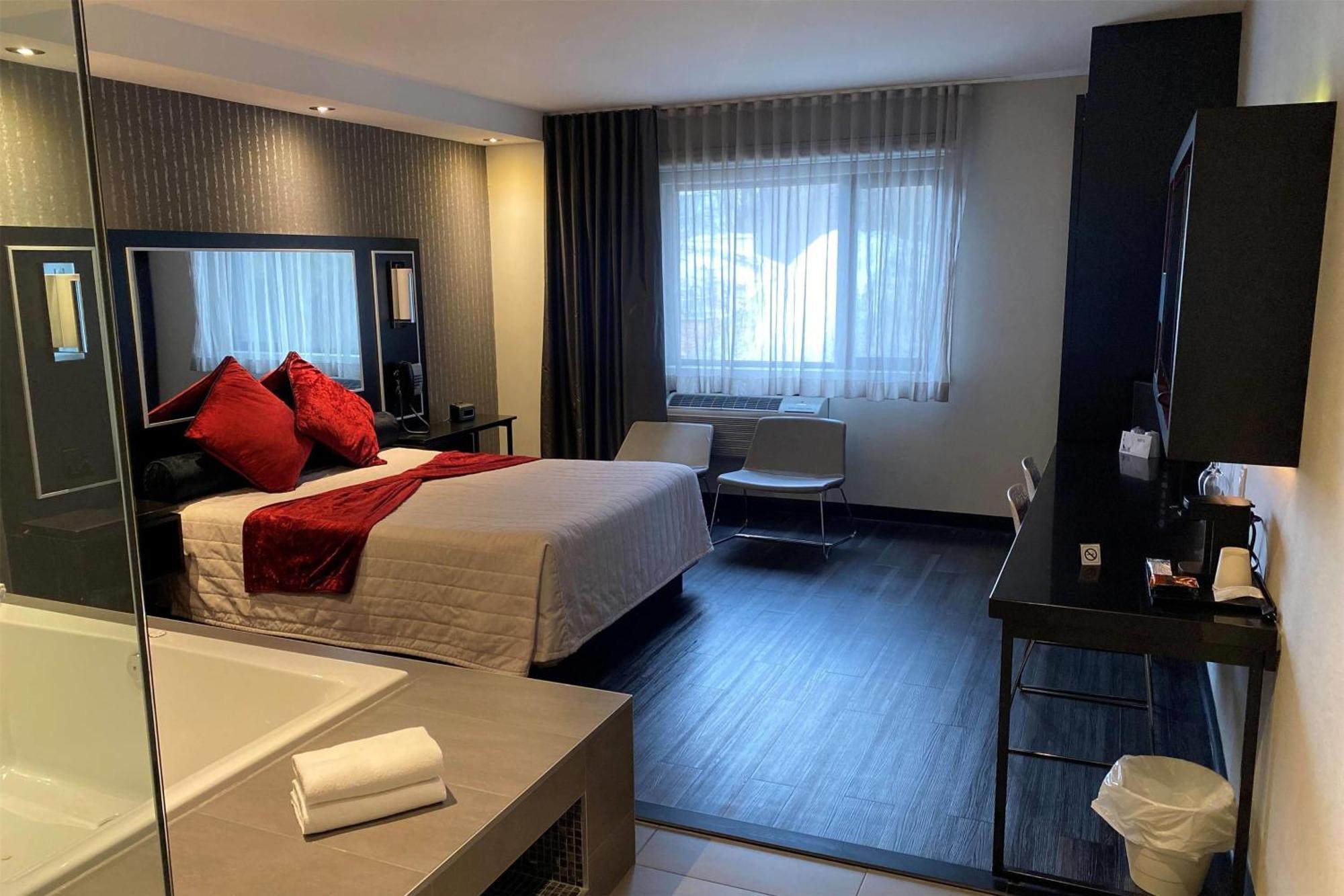 Ramada By Wyndham Laval Hotel Exterior photo
