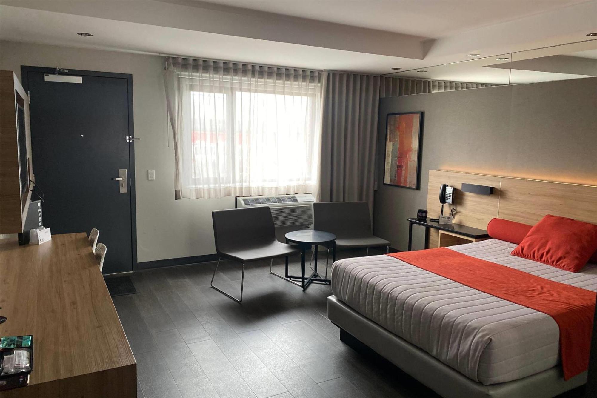 Ramada By Wyndham Laval Hotel Exterior photo