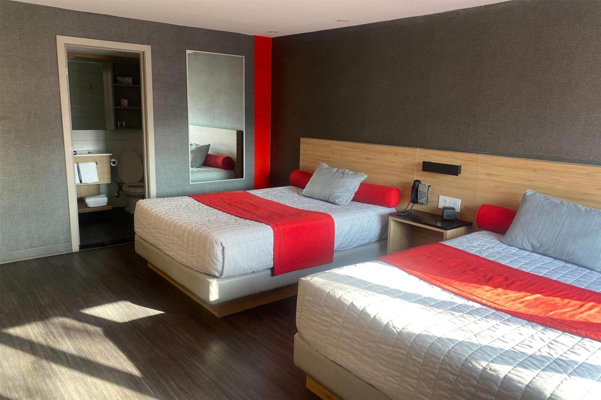 Ramada By Wyndham Laval Hotel Exterior photo