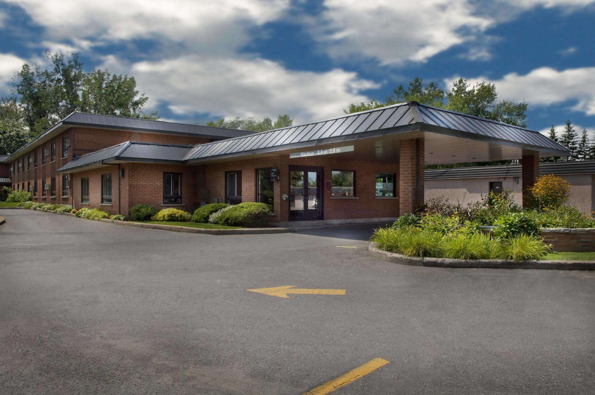 Ramada By Wyndham Laval Hotel Exterior photo